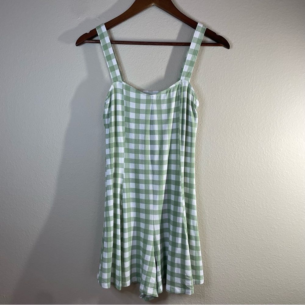 NWT Forever 21 Women’s plaid Green & White Romper size Small.